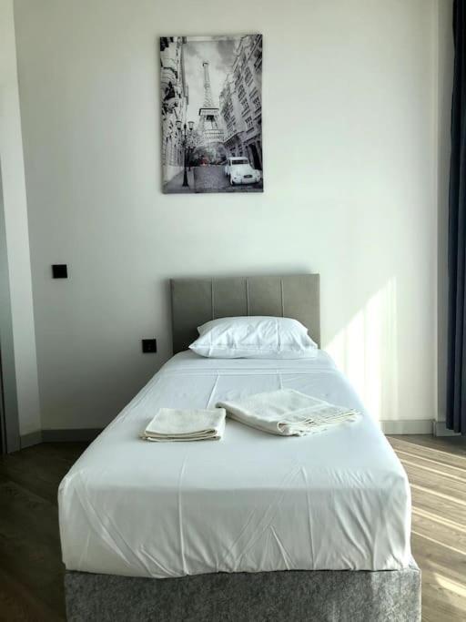 Secured Lux 2 + 1 - Gym, Sauna & Parking *